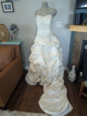 Demetrios Ivory Beaded Satin Ball Gown Wedding Dress Sweetheart Bodice Size 20